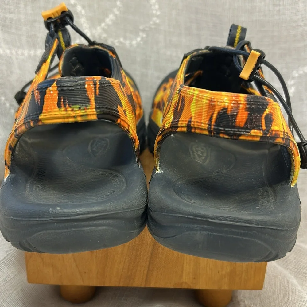 Keen almost NEW water sandals